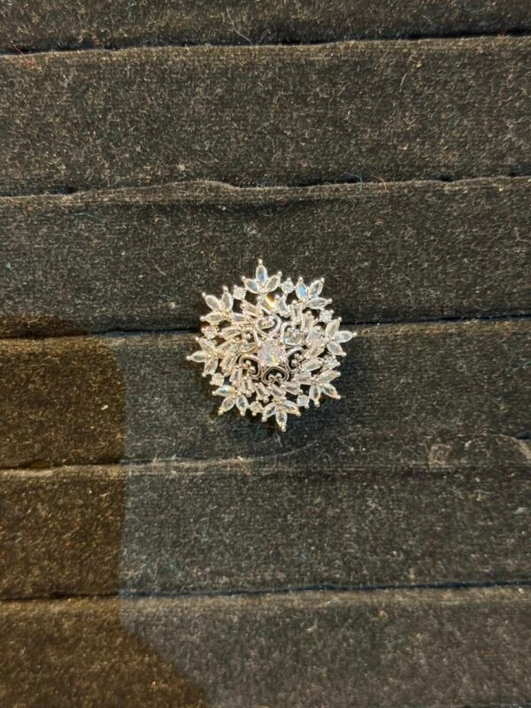 Silver-Plated Crystal Snowflake Cocktail Ring – Dazzling Cubic Zirconia Floral Statement Ring