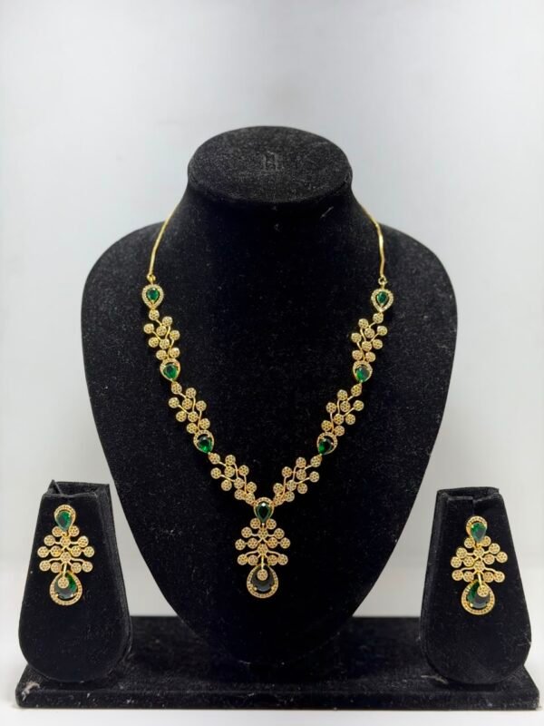 Traditional silver plated Beautiful Stone Floral Choker Necklace Set with Earing for Women & Girls | Birthday, Weeding Gift | and any Party Occasions.
